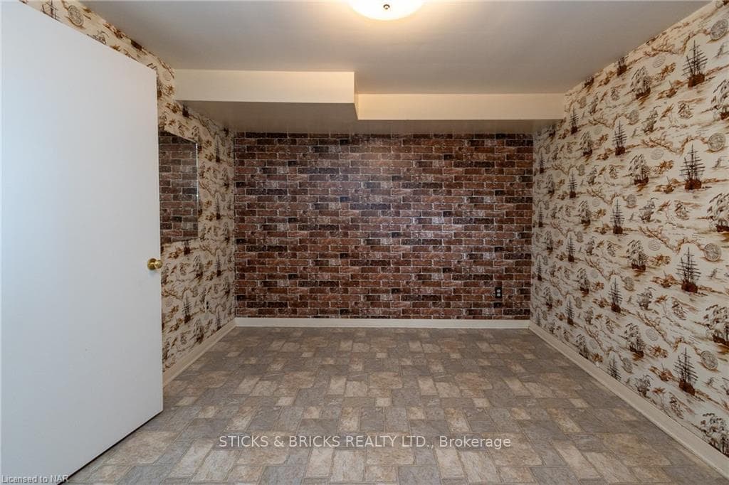 3553 VALOUR Crescent photo 22