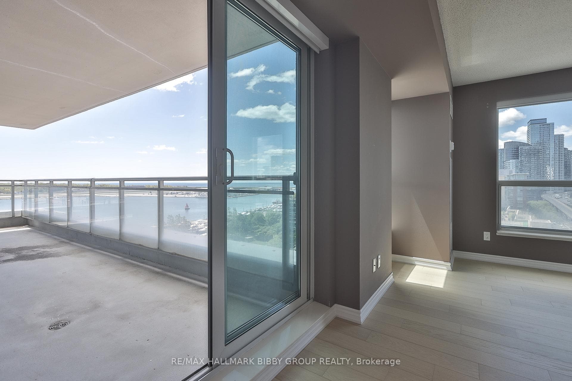 410 Queens Quay Unit 1103 photo 17