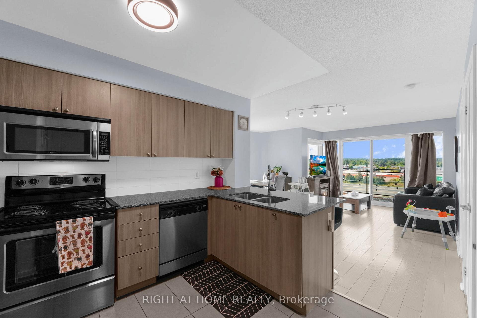 1235 Bayly Street Unit 603 photo 11