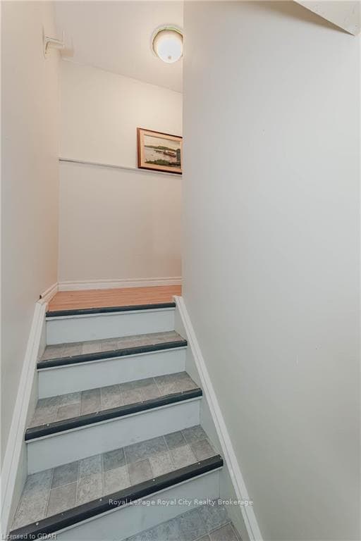 25 BELCOURT Crescent photo 31