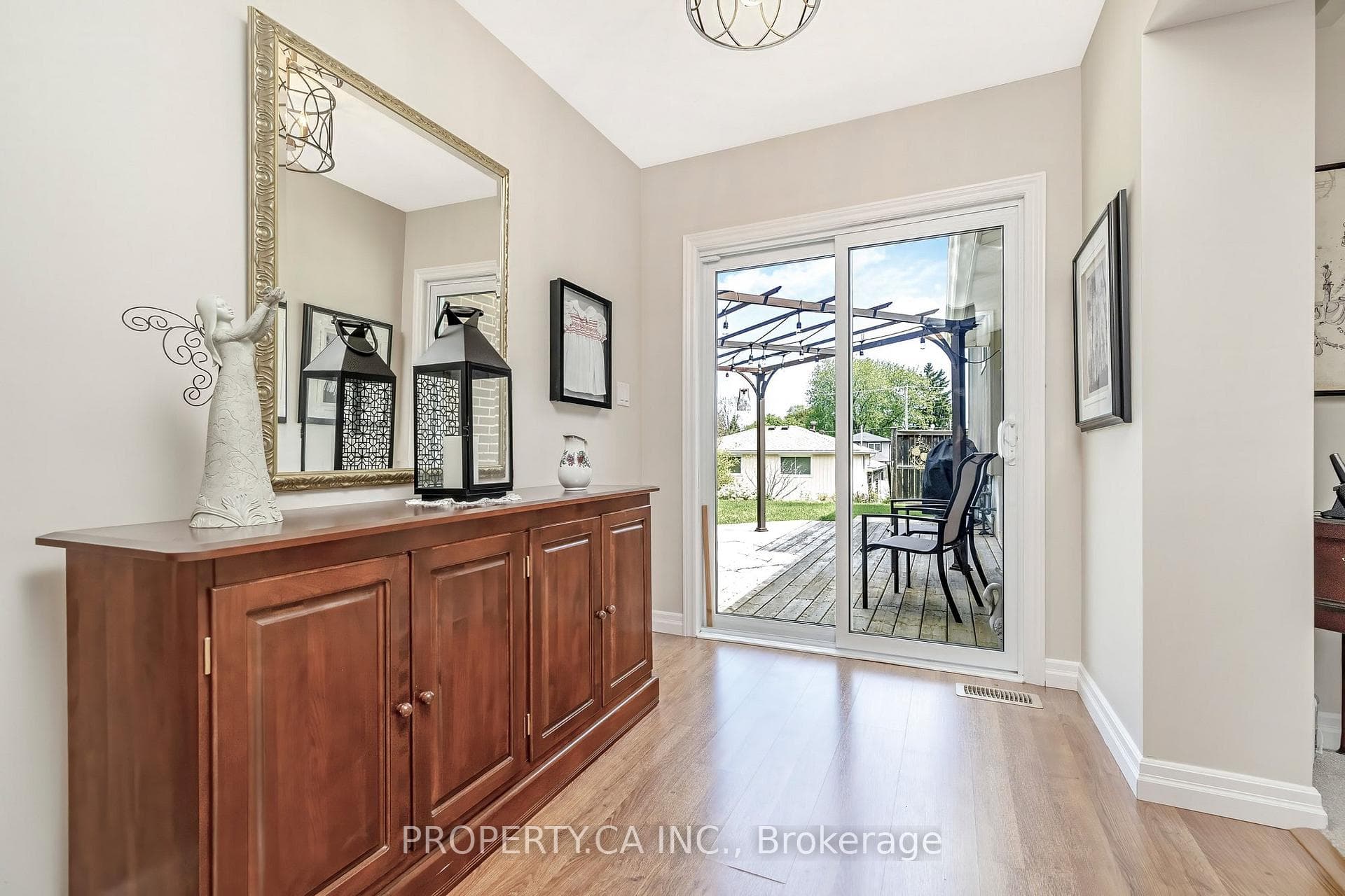 6 Uplands Court photo 11