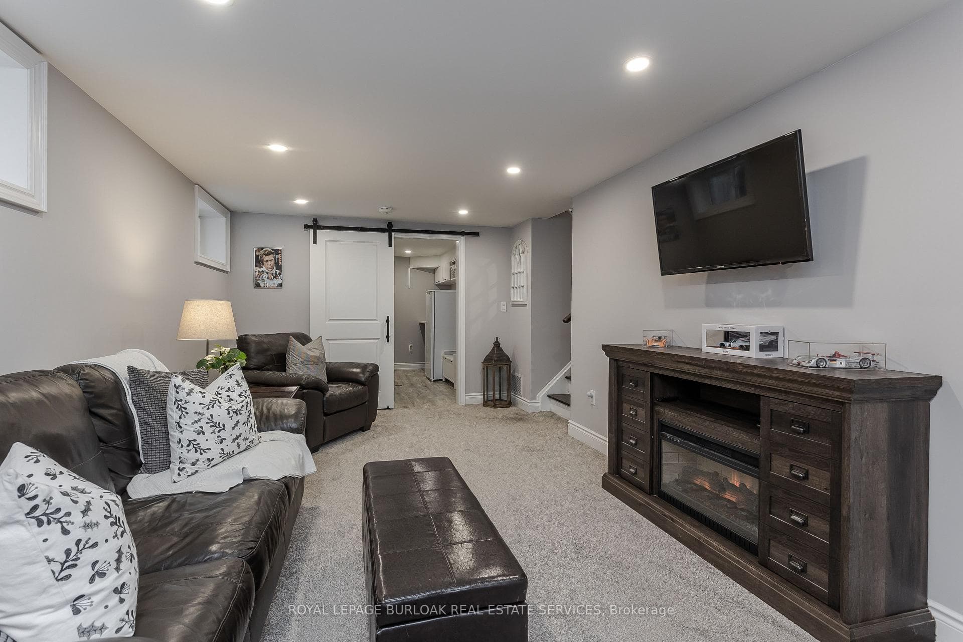 404 Erindale Drive photo 34
