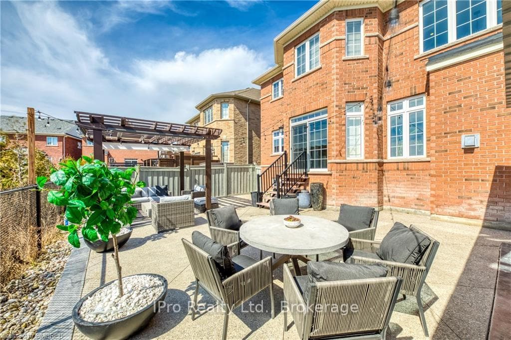 606 NAIRN Circle photo 31