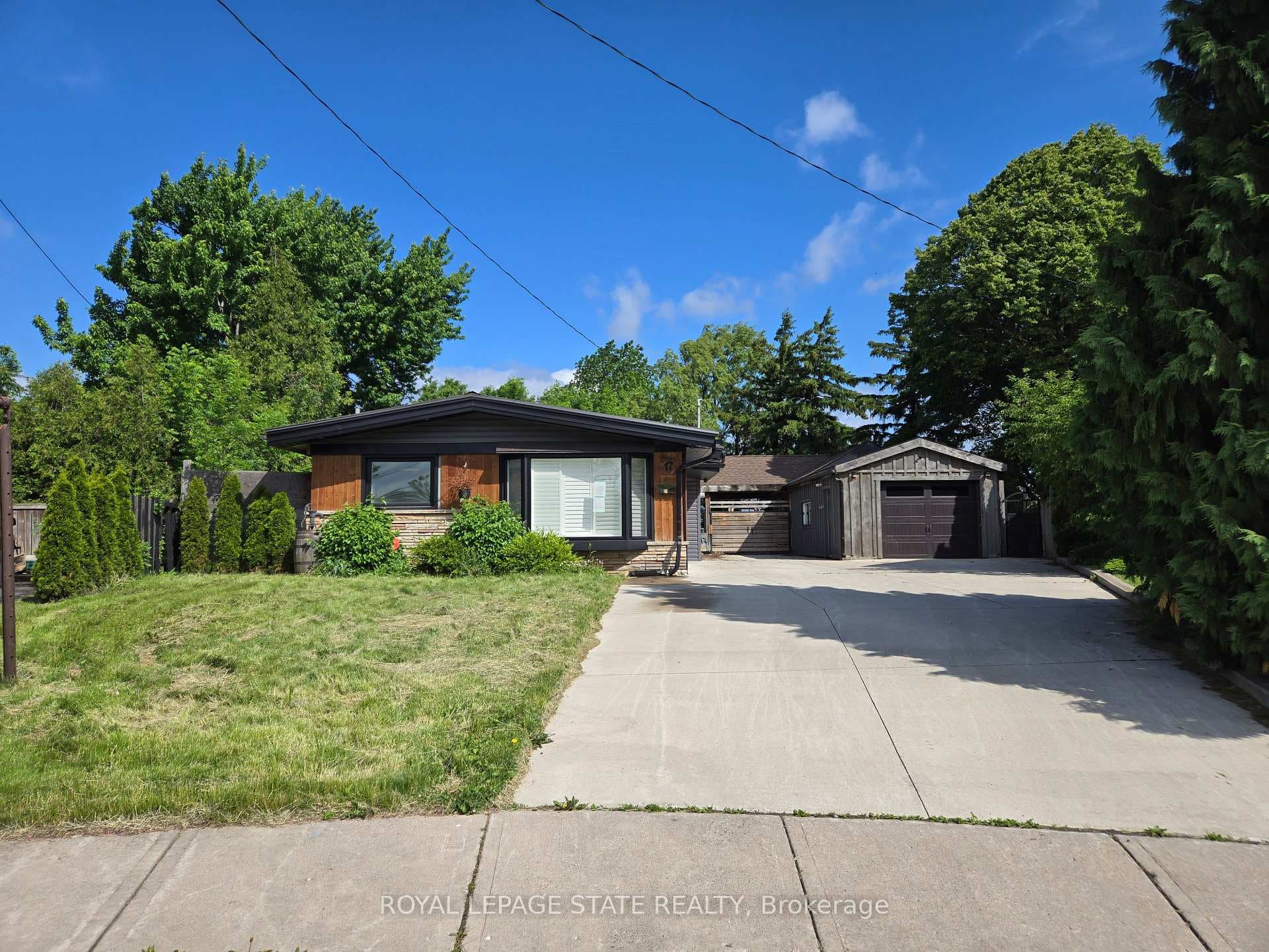 17 Carmen Avenue photo 1