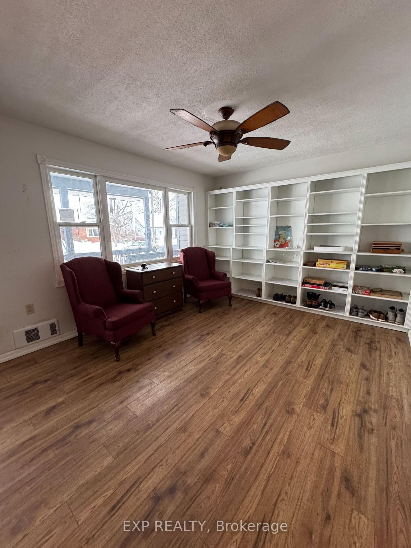 612 Romaine Street photo 4