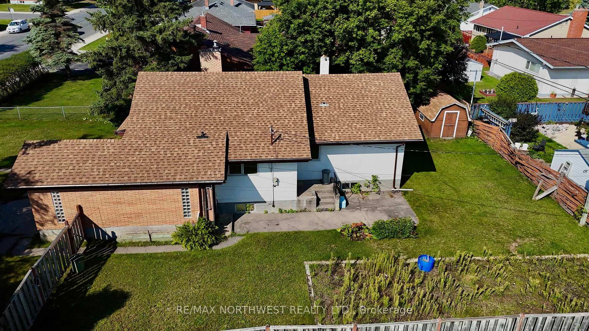 1292 Valley Drive photo 5