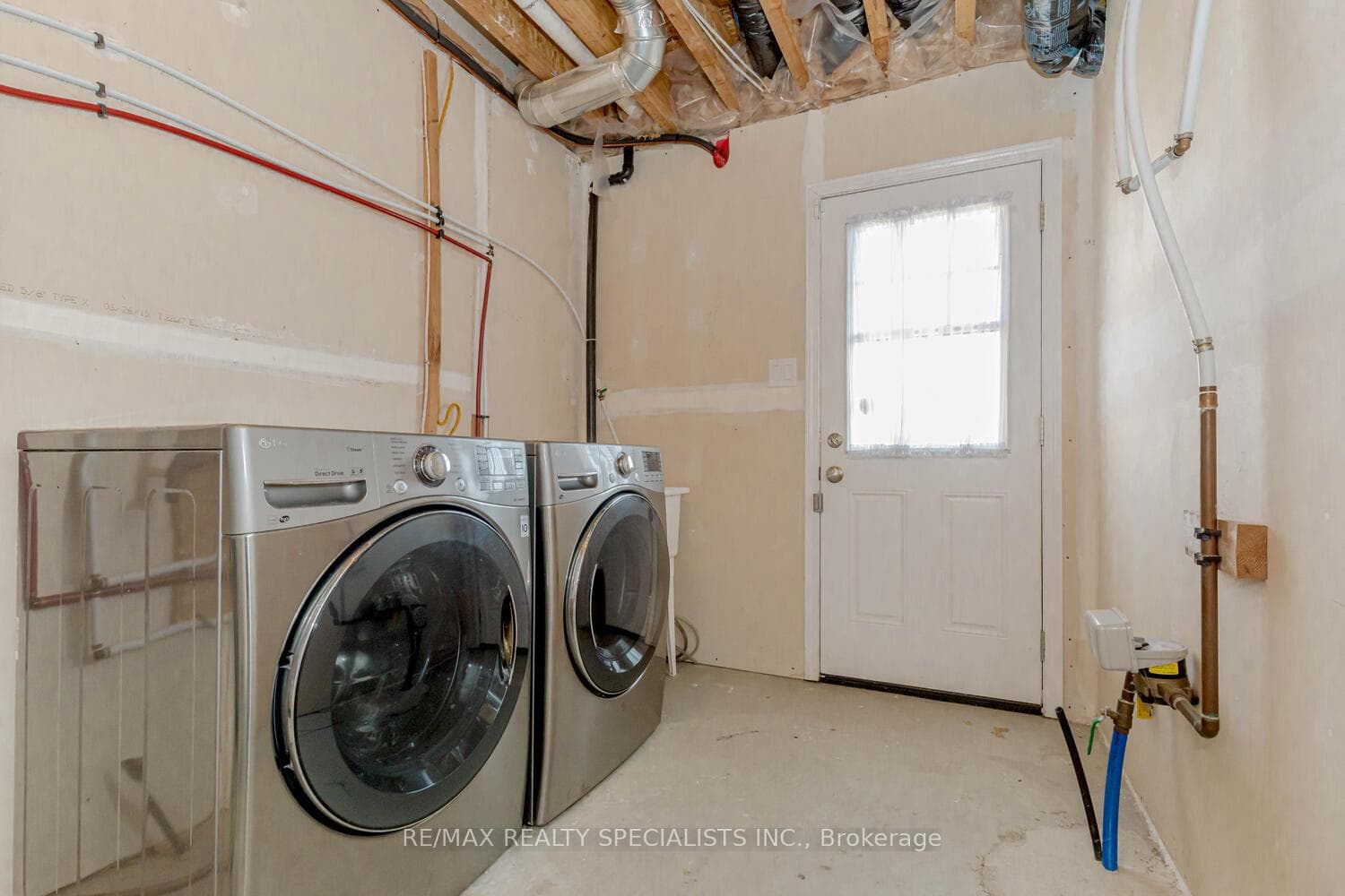 90 Bannister Crescent photo 31