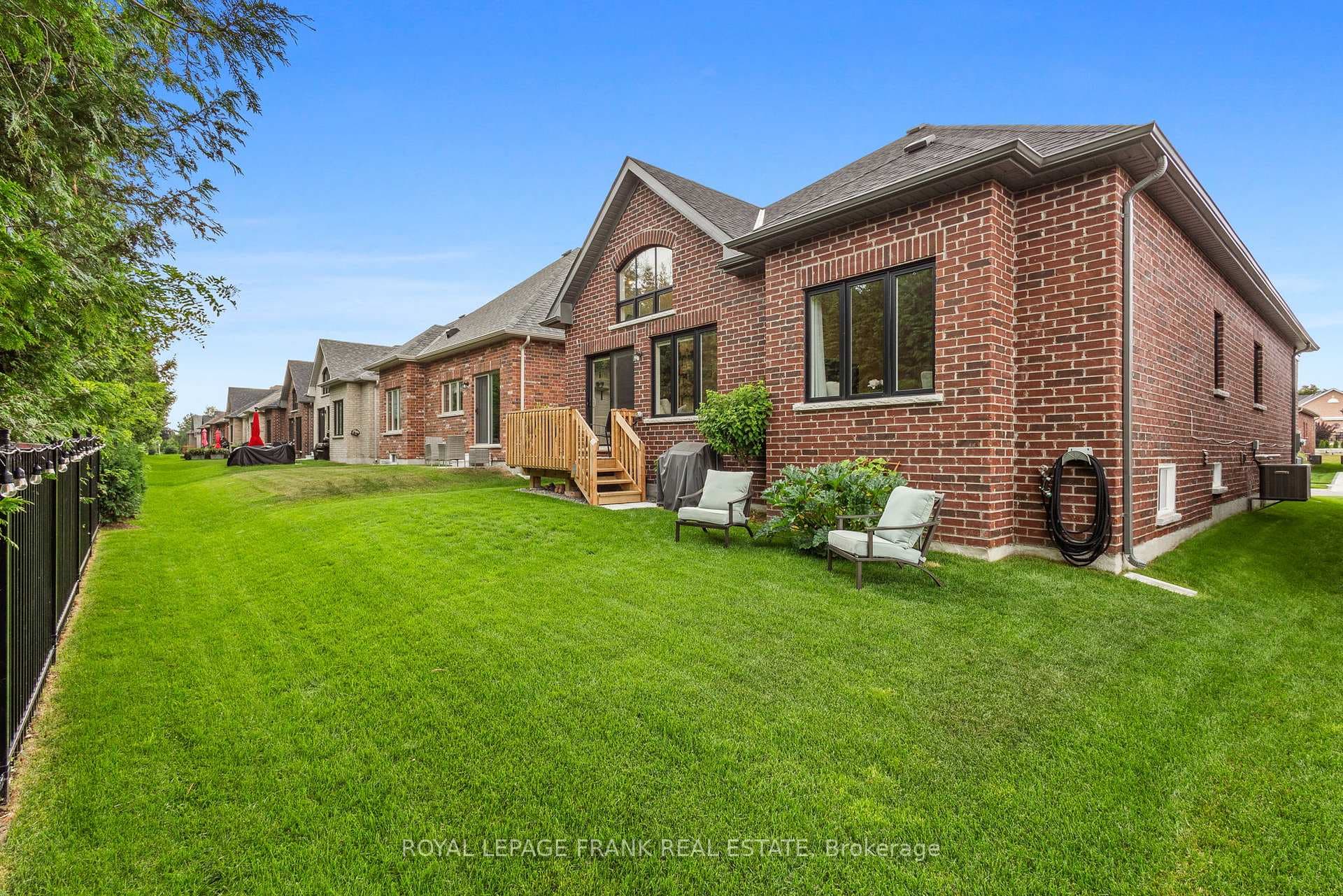 106 Holtby Court photo 36