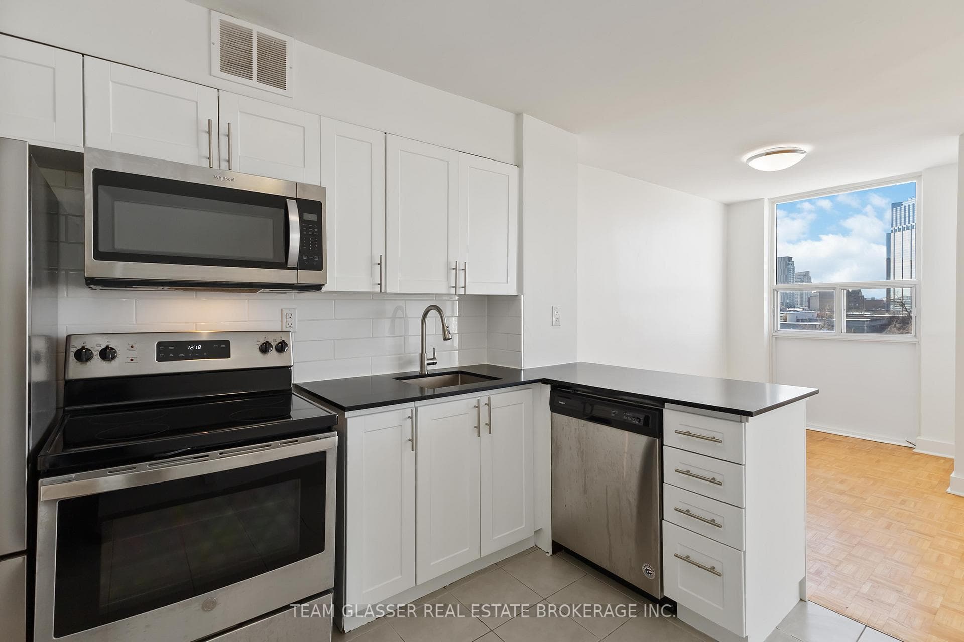 396 Queens Avenue Unit 801 photo 12