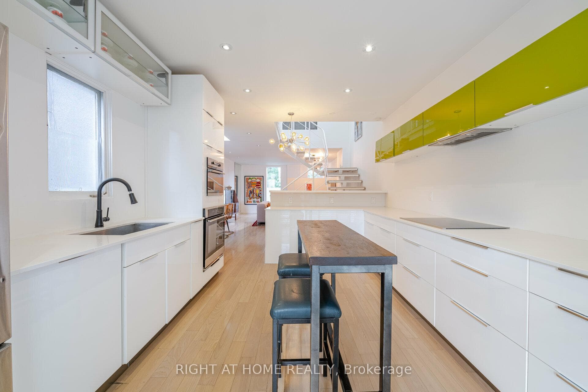 265 Berkeley Street photo 9