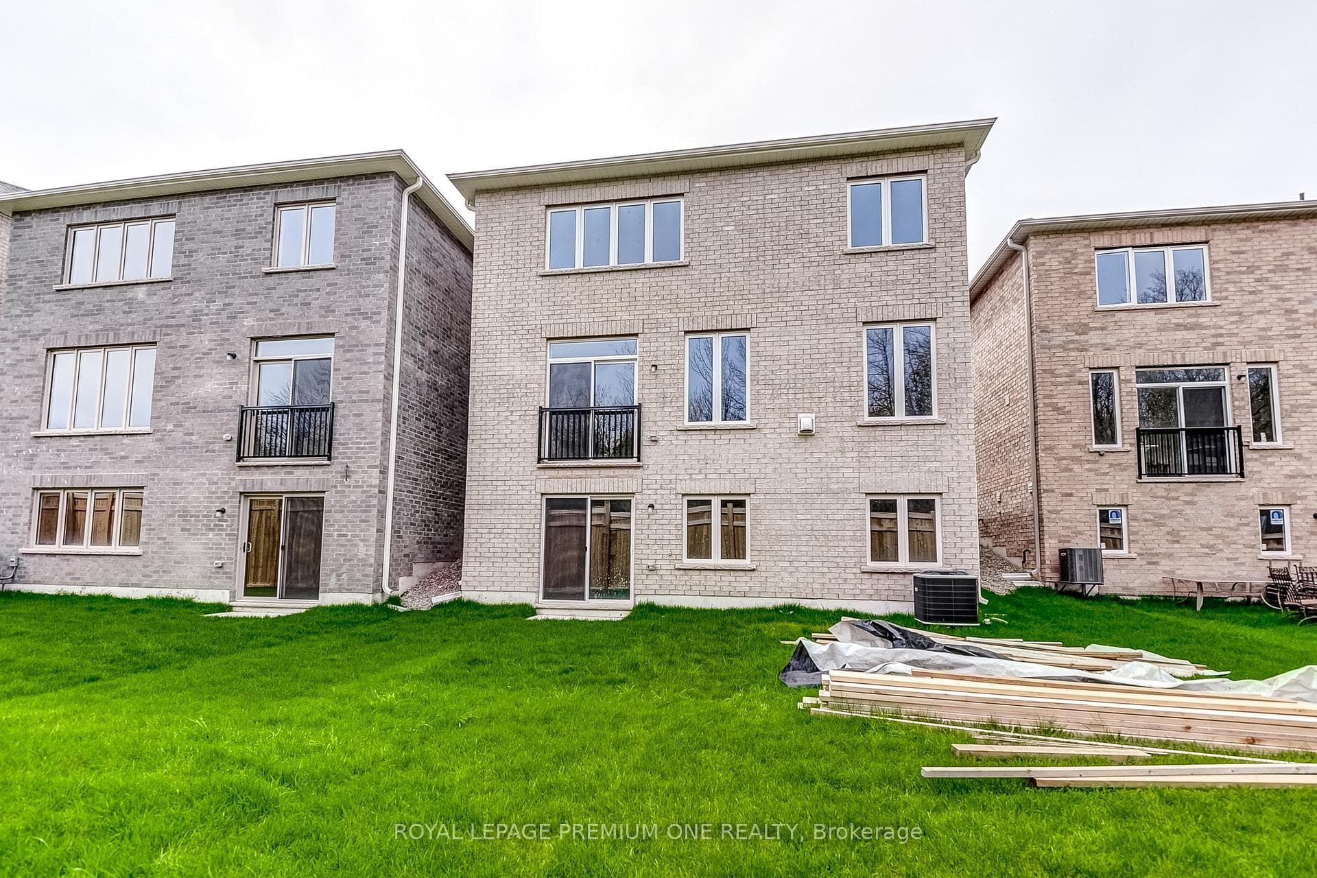 468 Black Cherry Crescent photo 36
