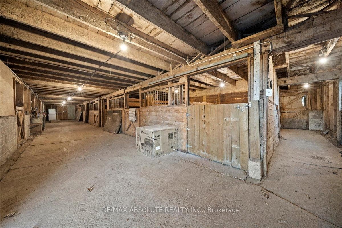 4035 DONNELLY Drive photo 33