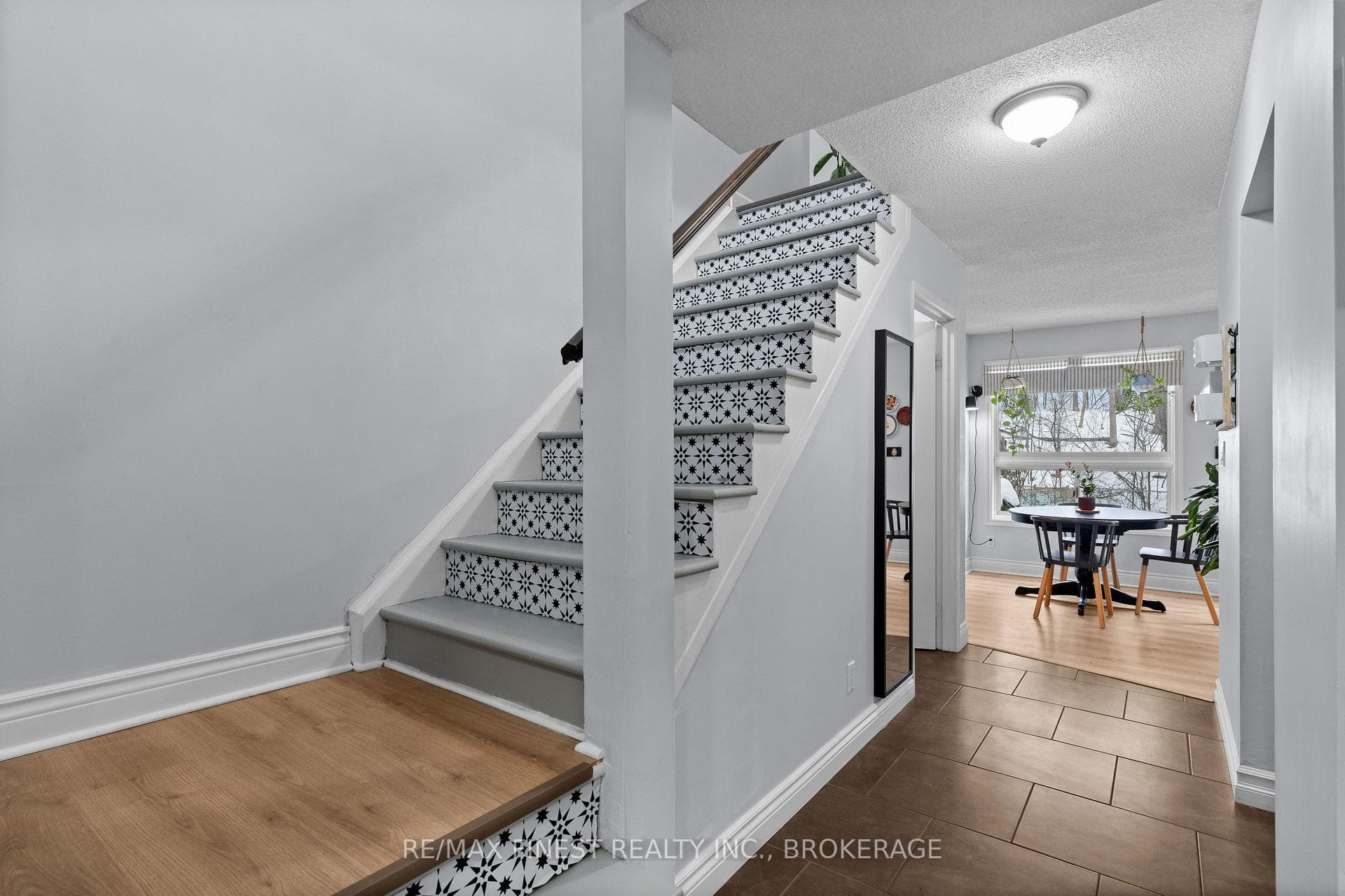 298 Vanguard Court photo 7