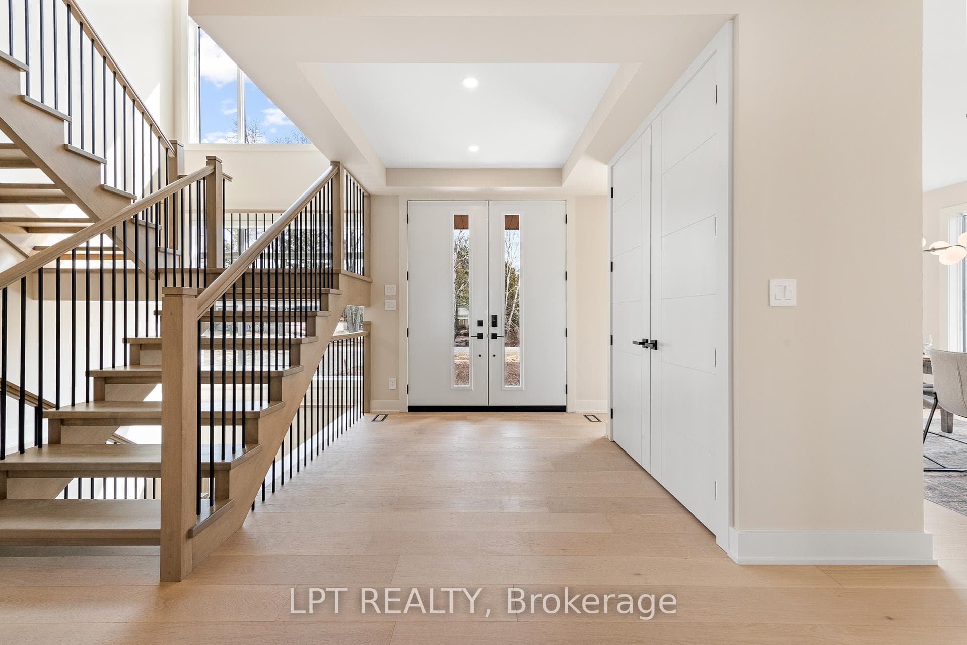 15 Briggs Avenue photo 3