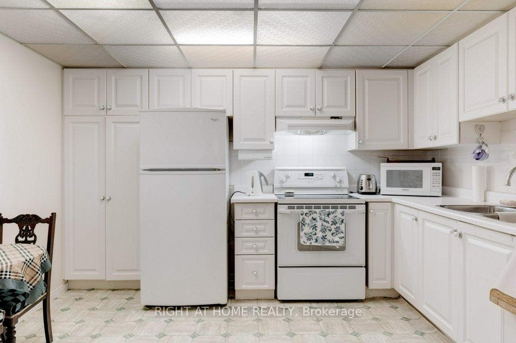 5080 PINEDALE Avenue Unit 207 photo 8