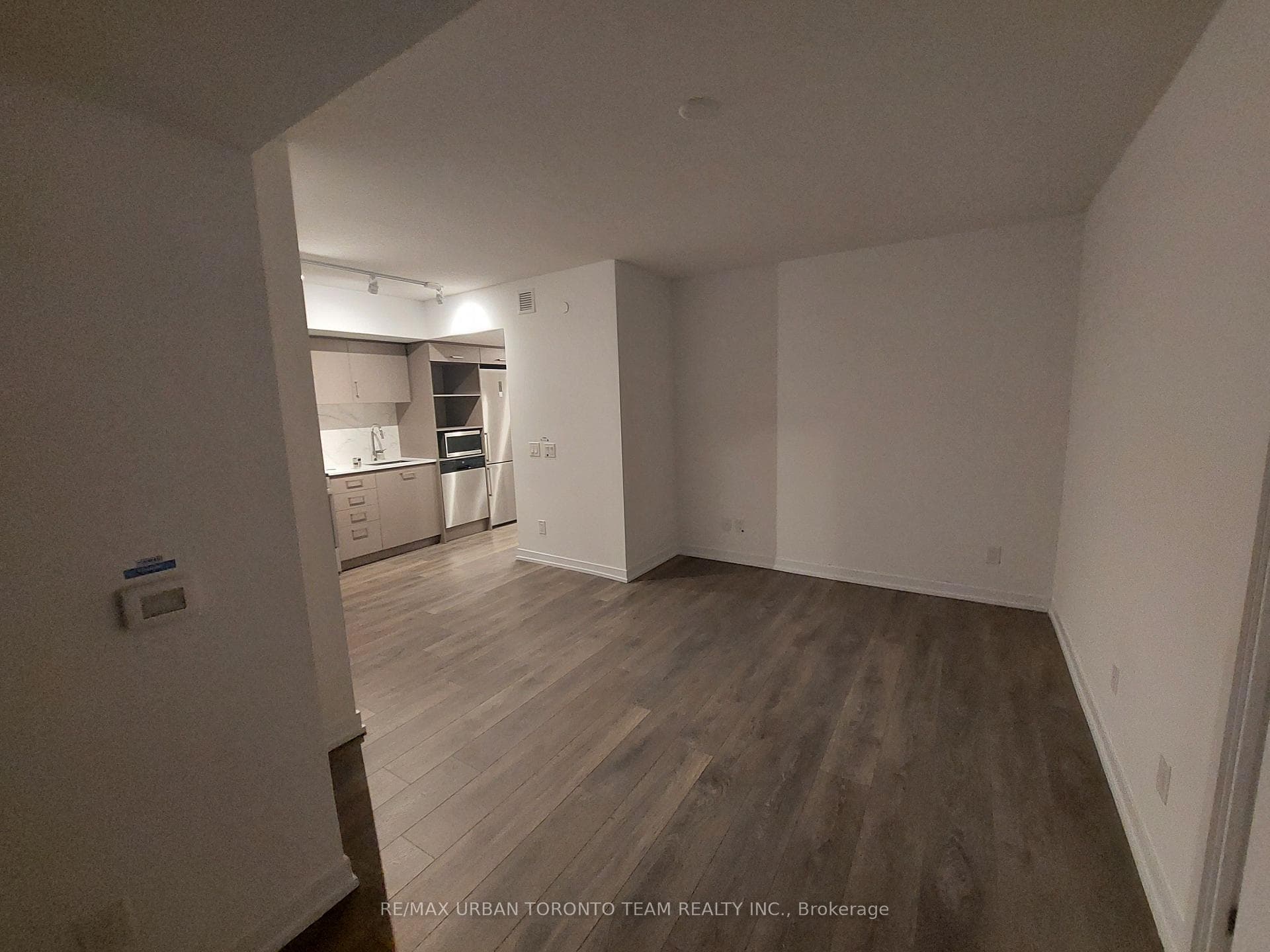 219 Dundas Street Unit 302 photo 4