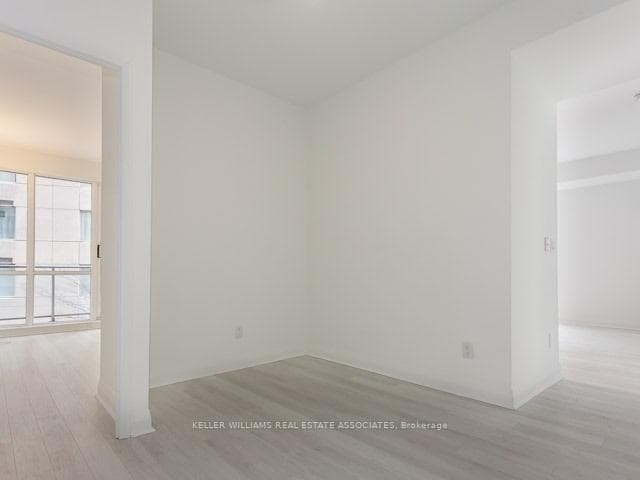 220 Victoria Street Unit 707 photo 15