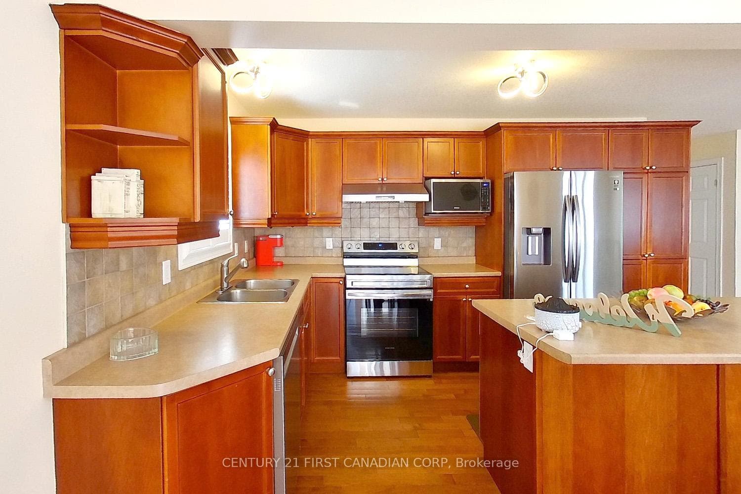 1859 CORONATION Drive photo 13