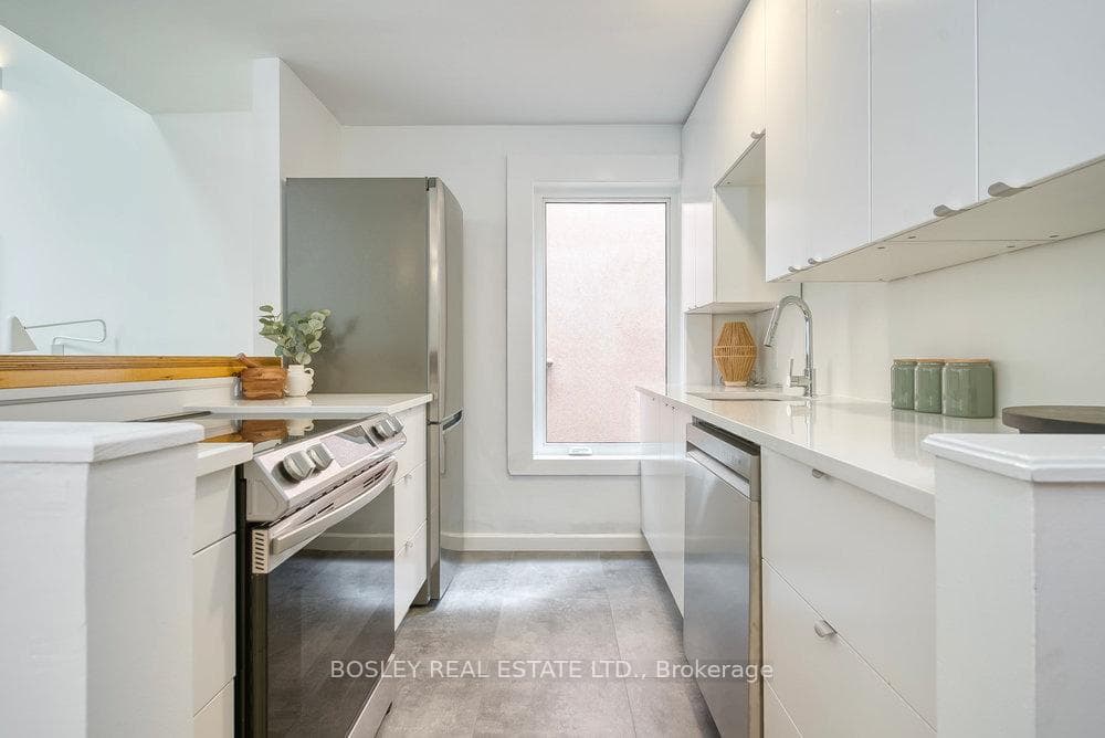 7 Howard Park Avenue photo 30