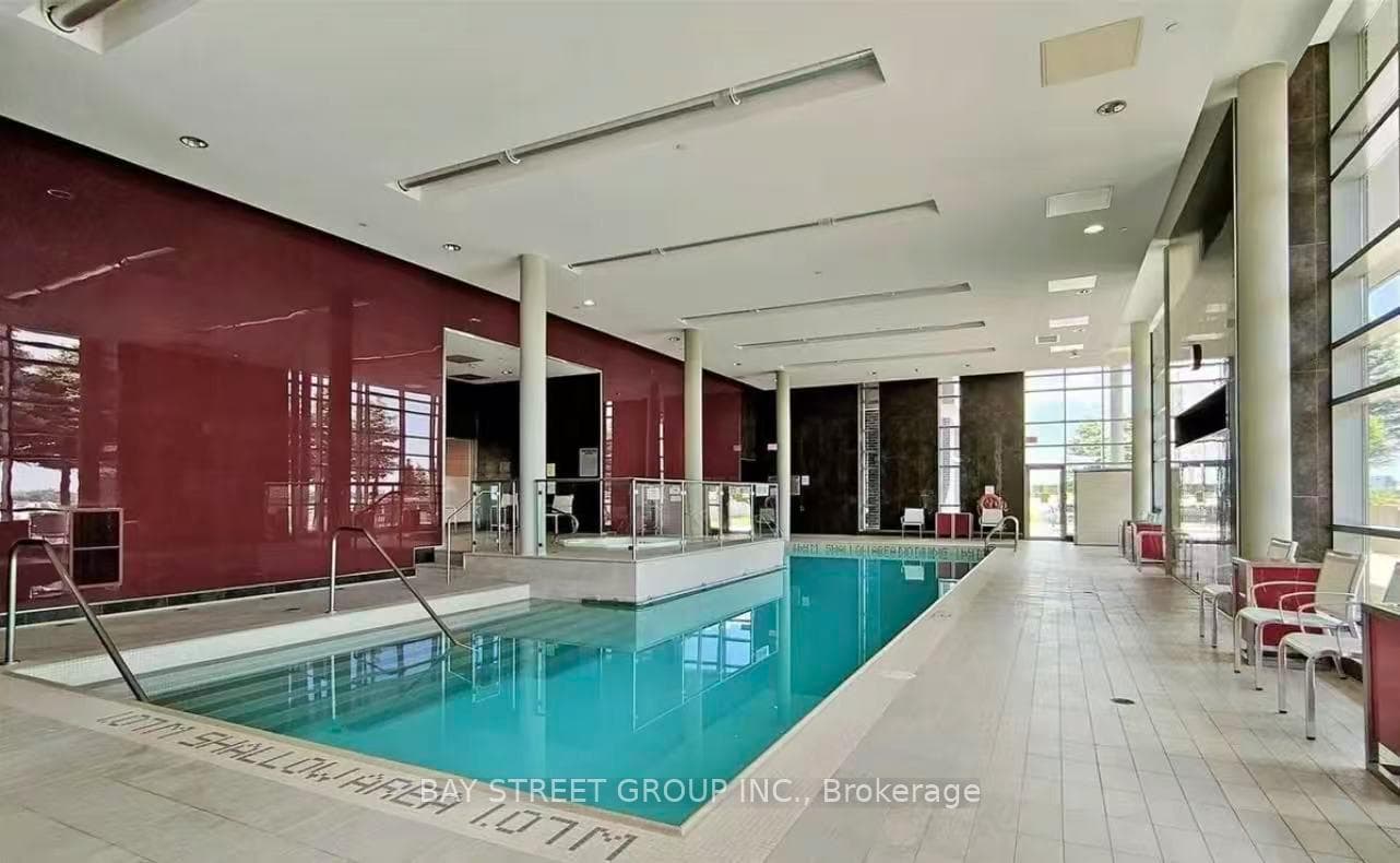 125 Village Green Square Unit 2102 photo 17