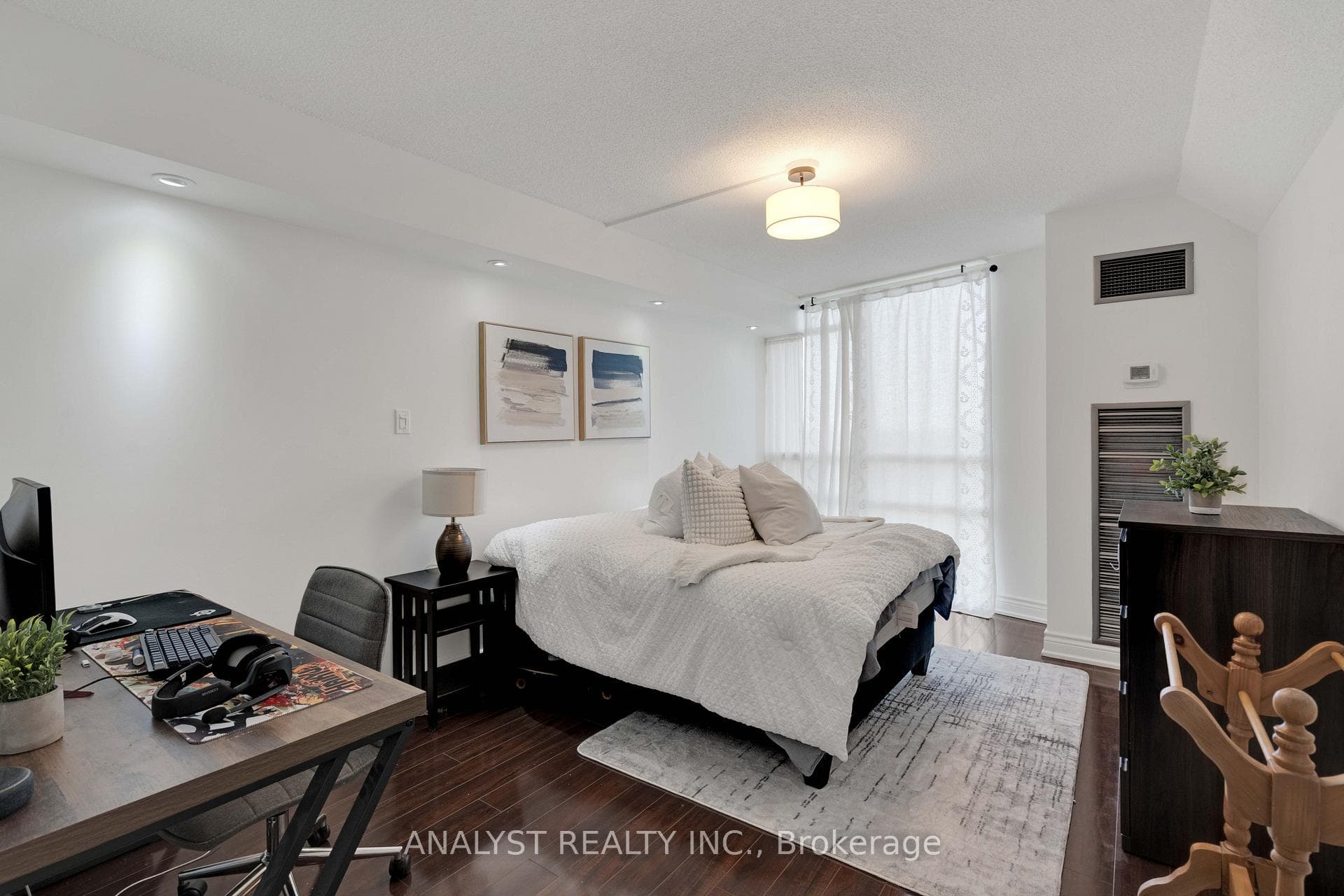 50 Eglinton Avenue Unit 909 photo 23