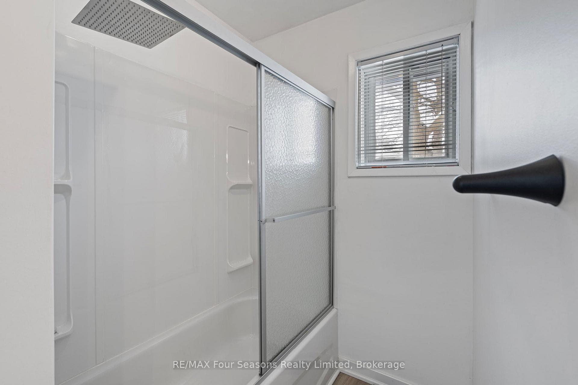199 Sutherland Street photo 22