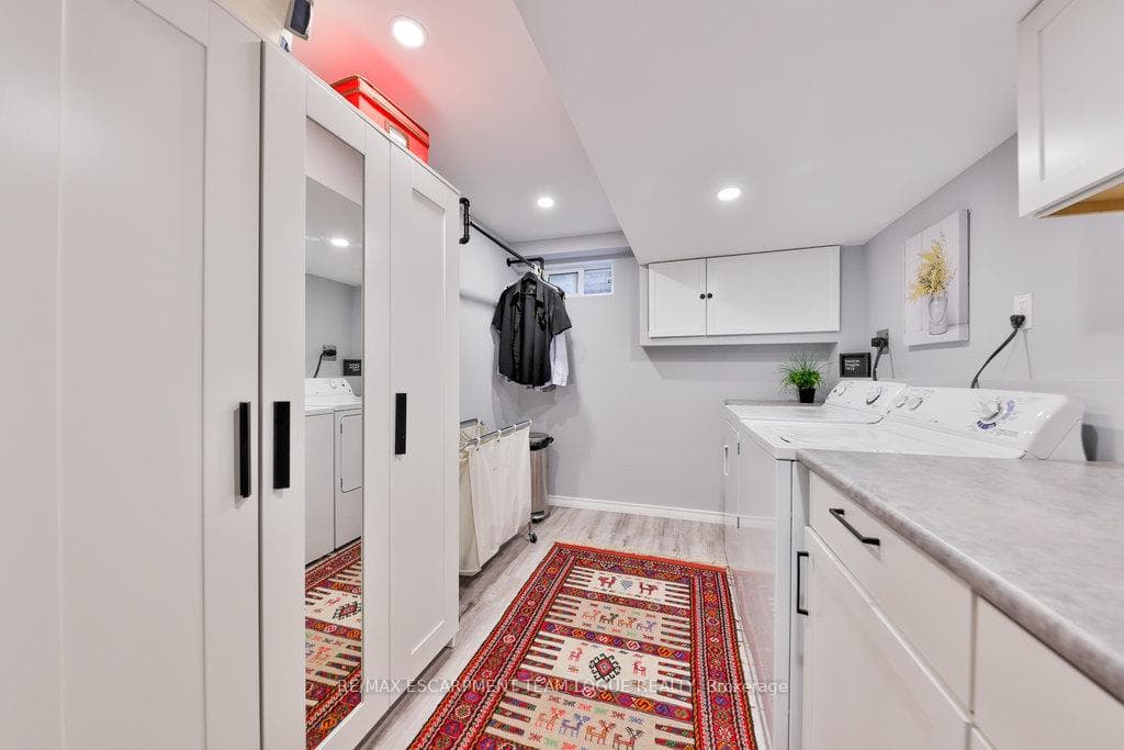 475 WOODVIEW Road Unit 2 photo 27