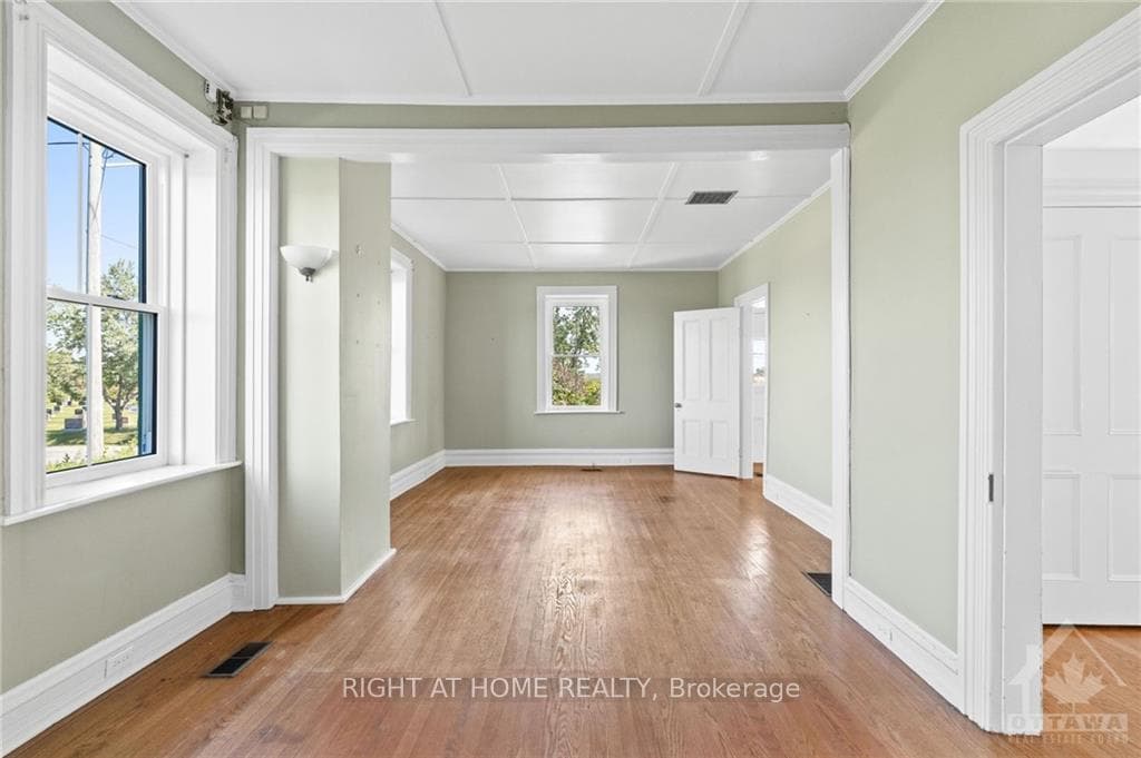 5080 ALBION Road photo 12
