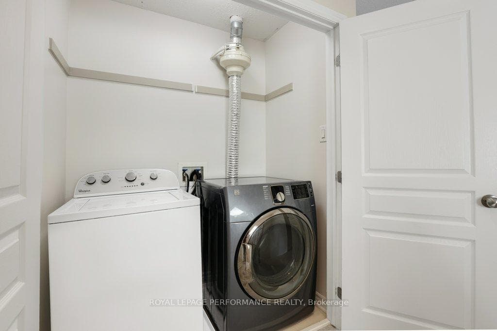 306 Waymark Crescent photo 30