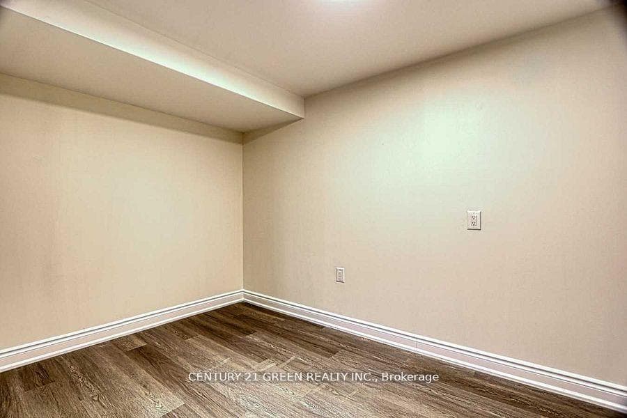164 Gardiner Drive photo 32