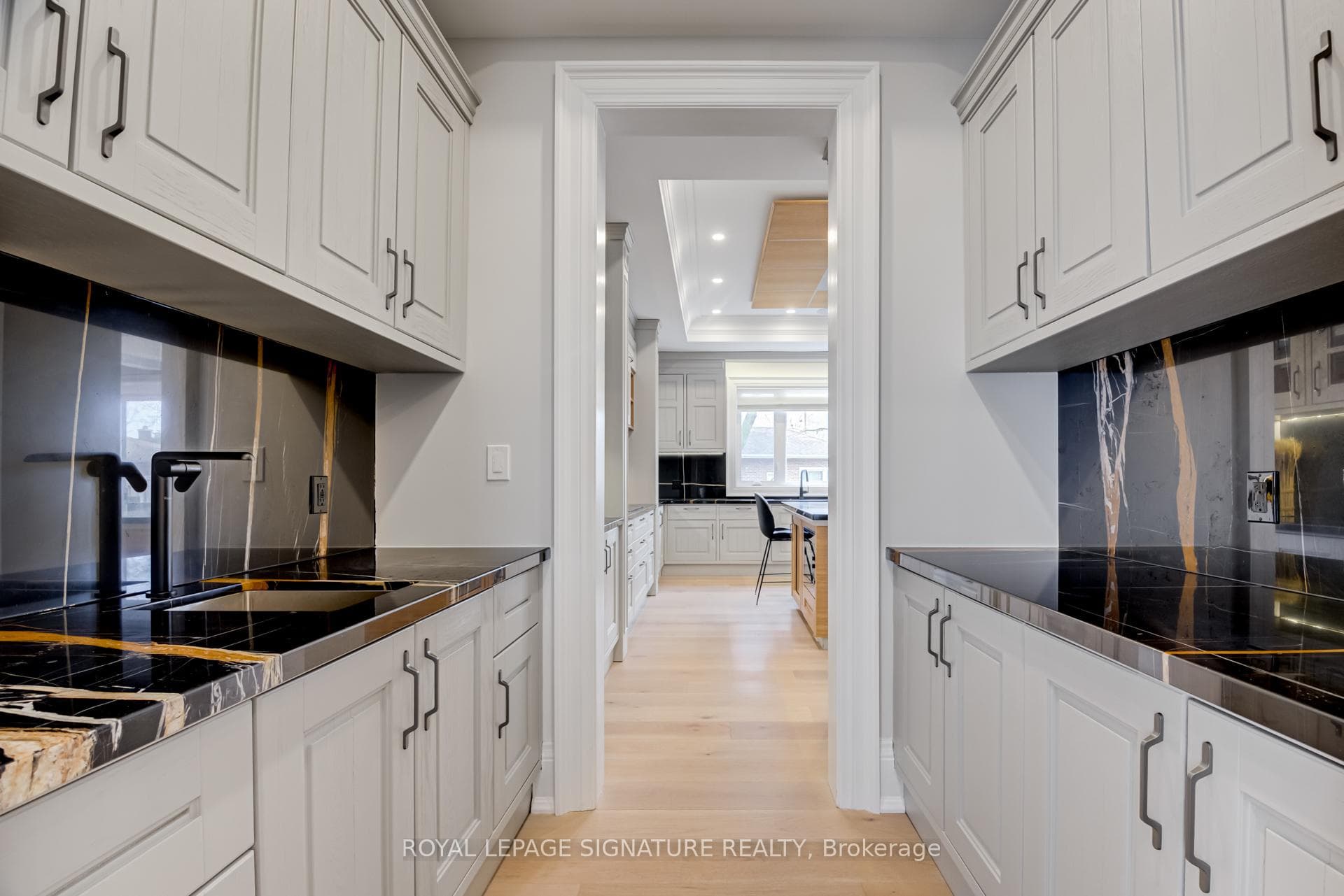 29 Halkin Crescent photo 15