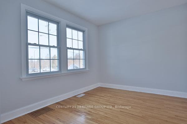 652 Queen Street photo 4