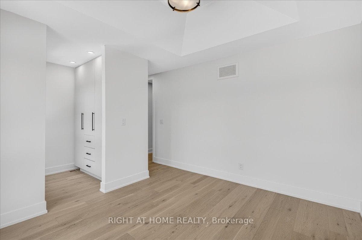 15B ROSEMEADE Avenue photo 33