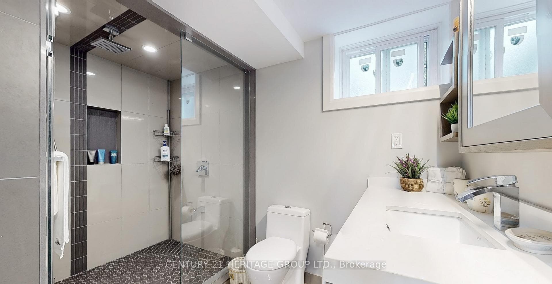 29 Manadon Drive Unit Lower photo 12