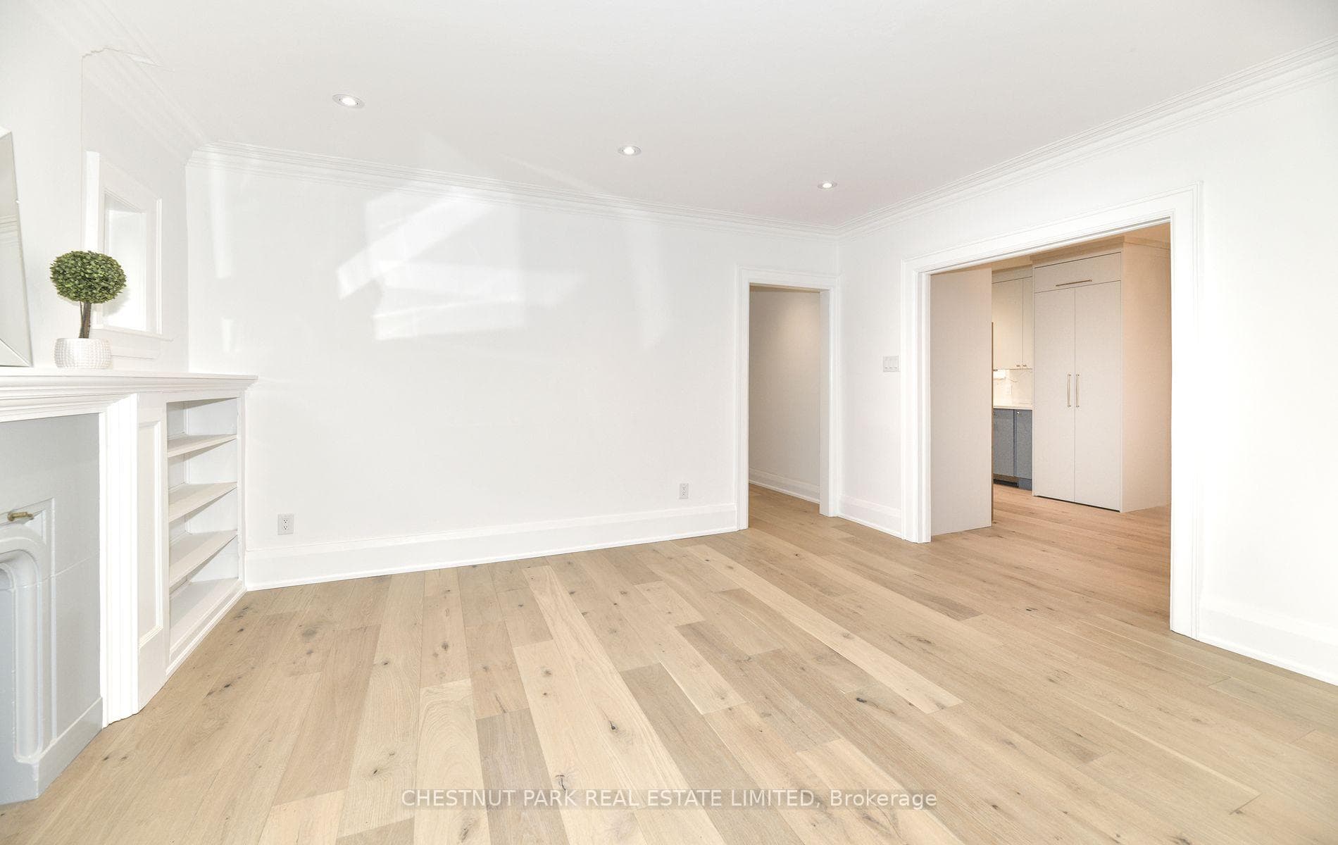 11 Rose Park Crescent Unit Main photo 4
