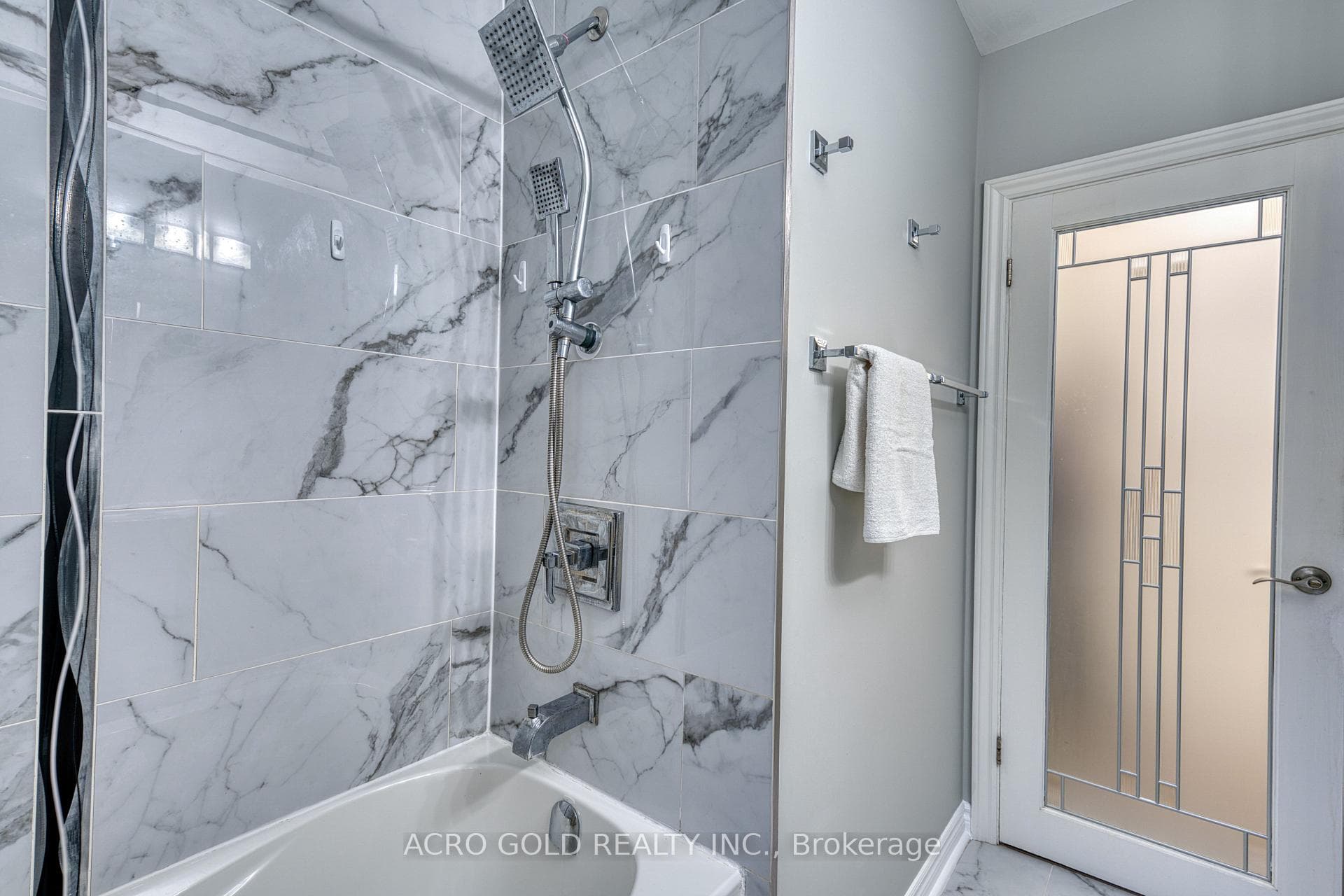 10 Kennebec Crescent photo 25