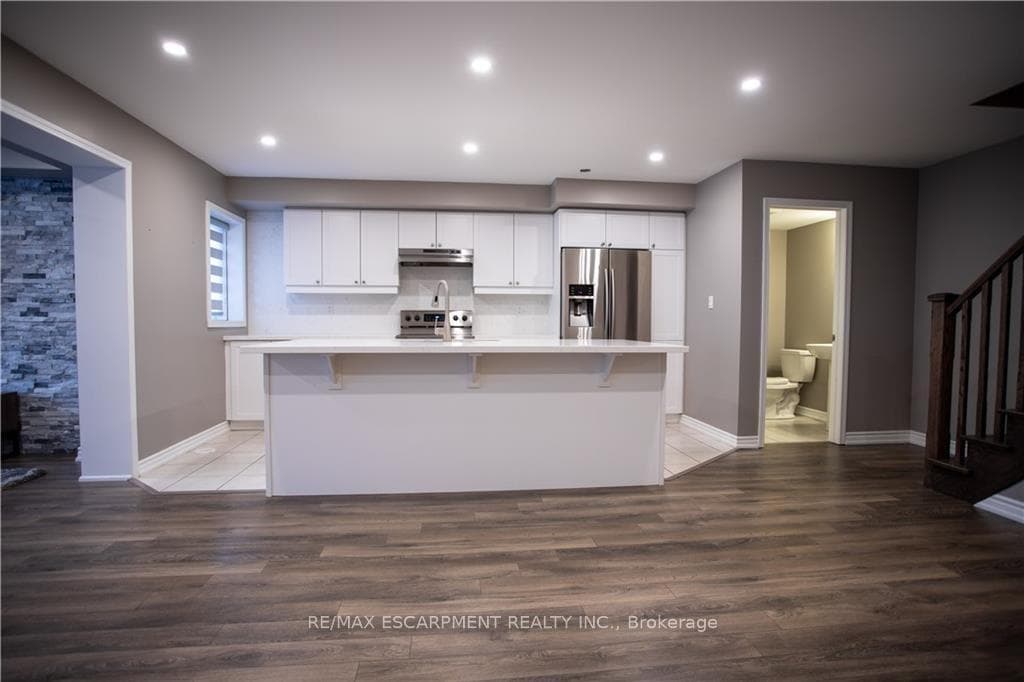 560 Allport Gate photo 6