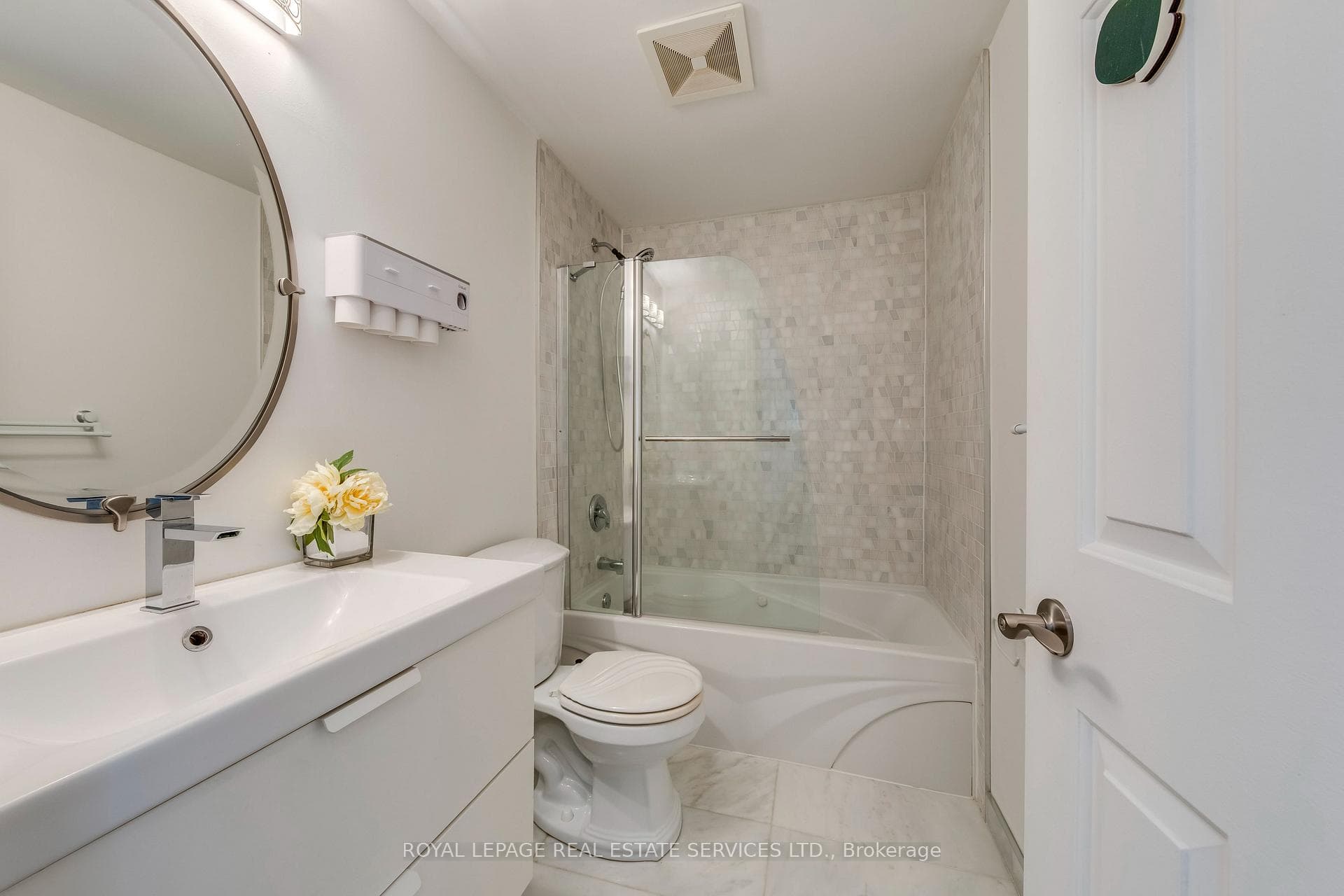 3390 Chartrand Crescent photo 38