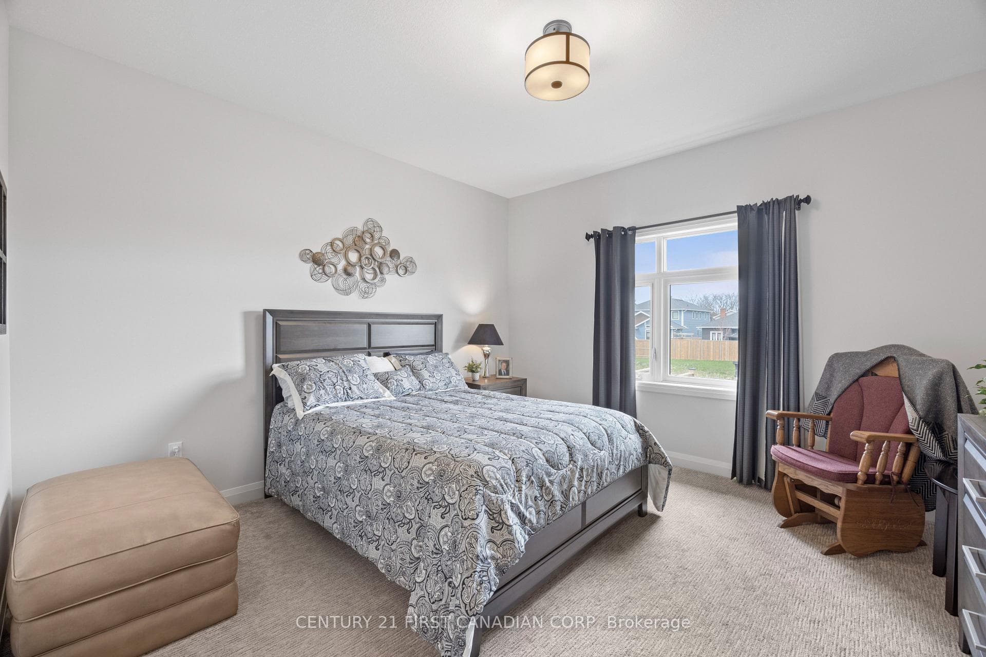 100 Rowe Avenue photo 23