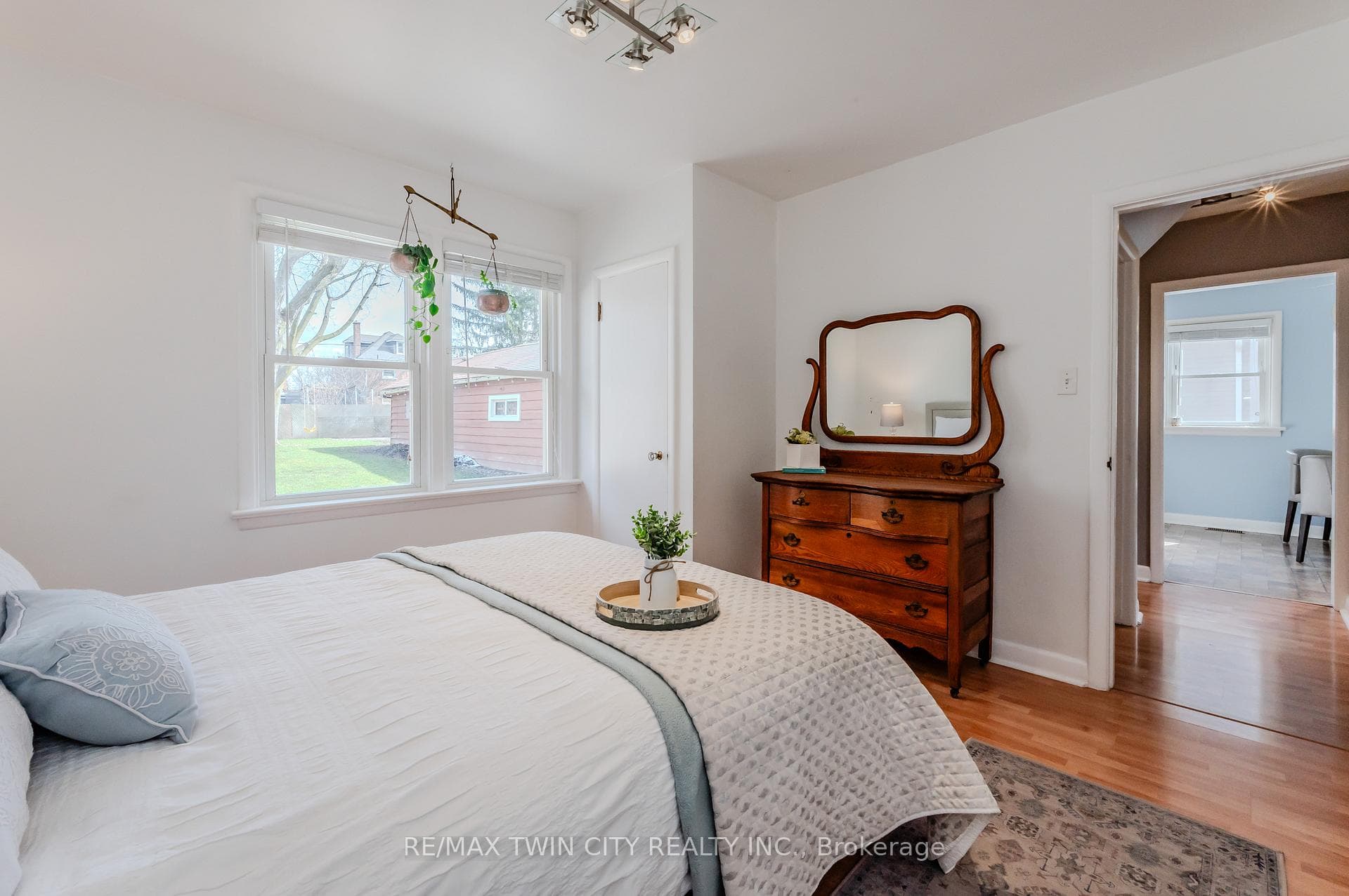 166 Lucan Avenue photo 13