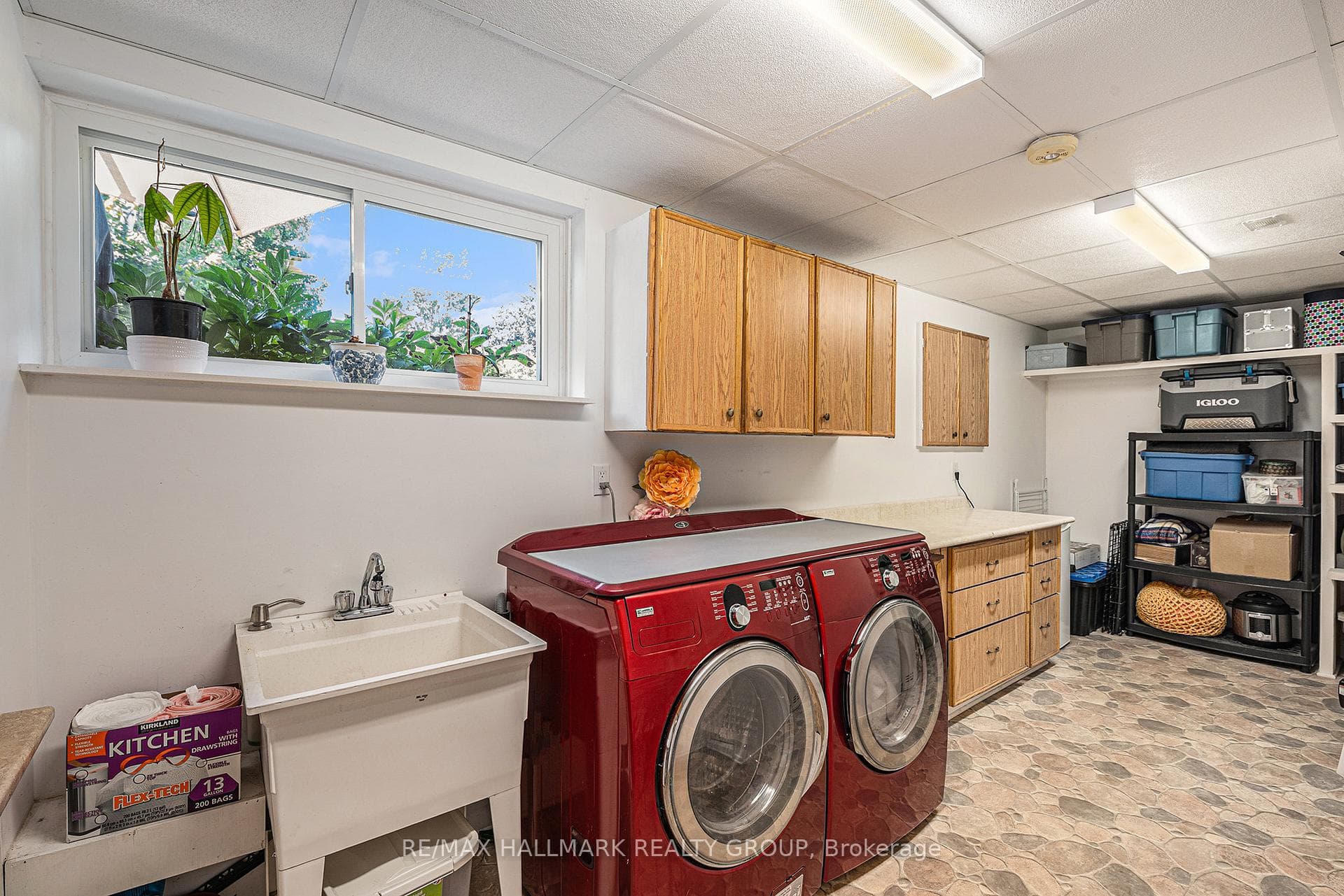 560 Buchanan Crescent photo 21