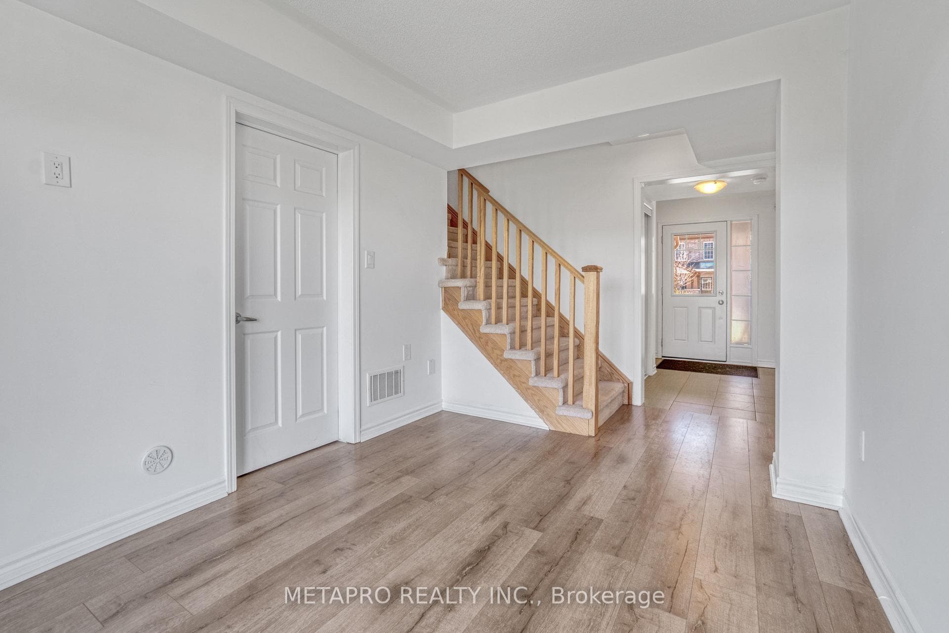 72 Bannister Crescent photo 15