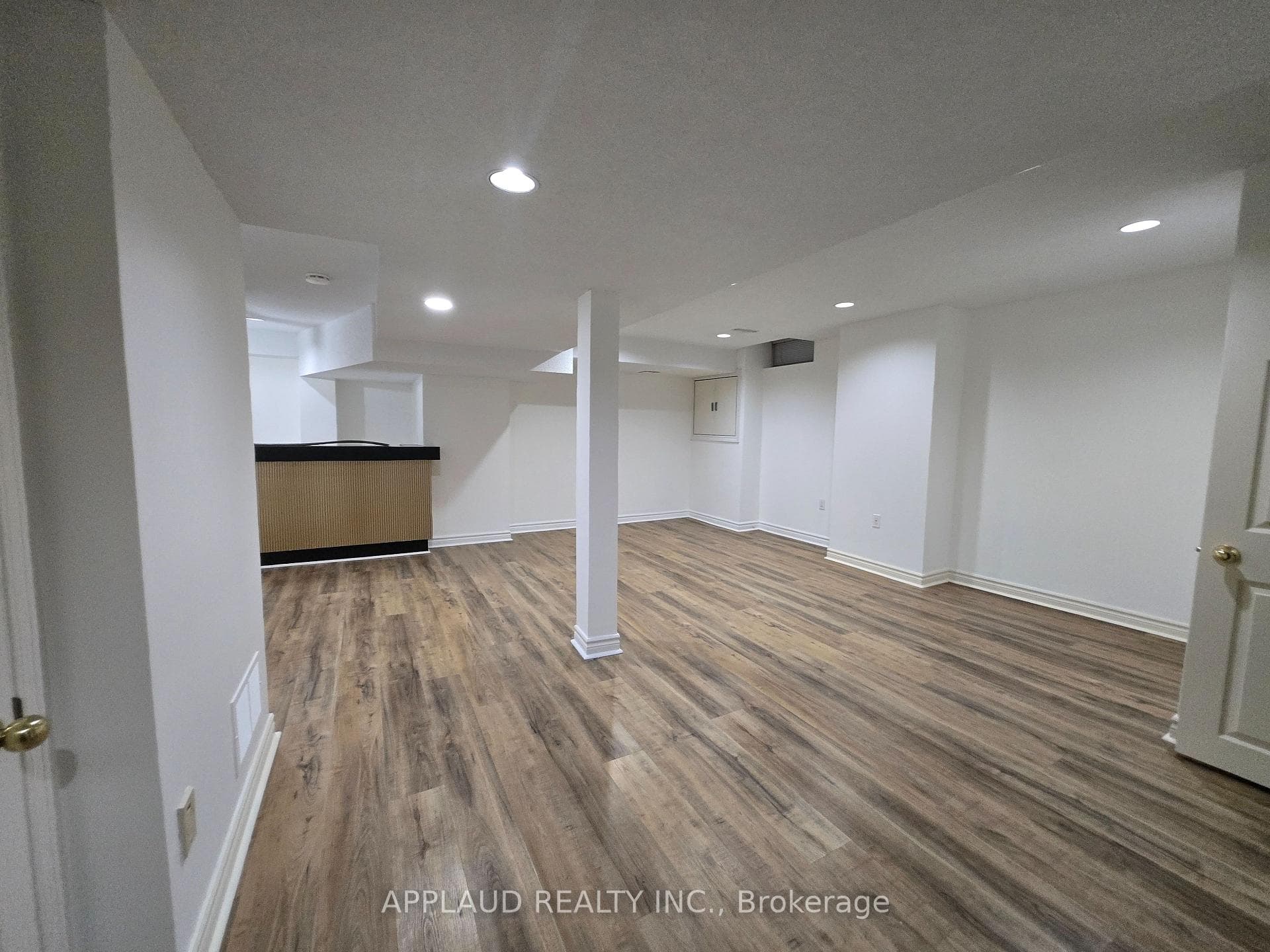 83 Roxborough Lane photo 16