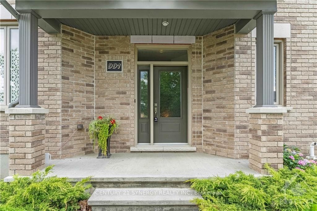 991 ROTARY Way photo 3