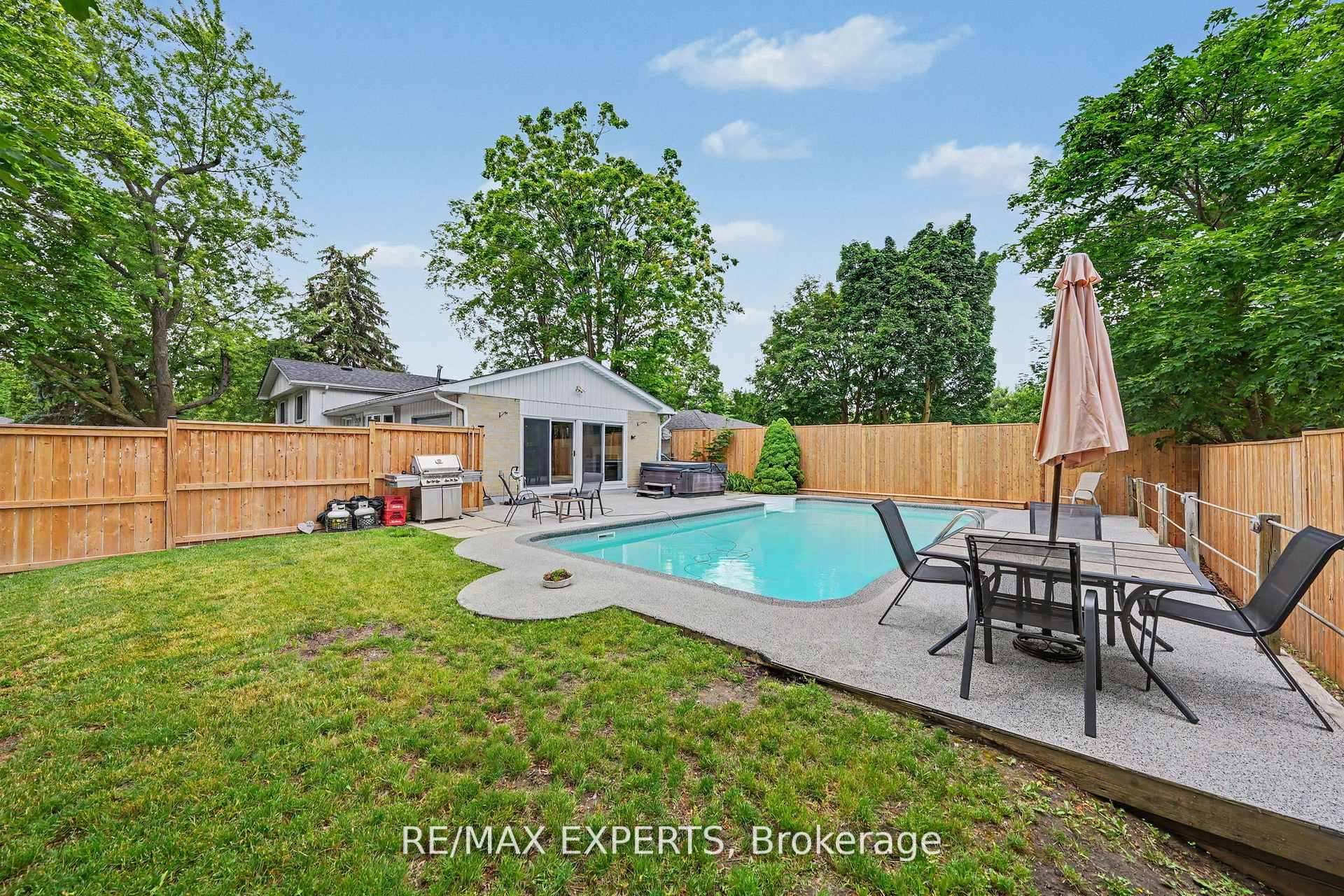 32 Oak Court photo 31