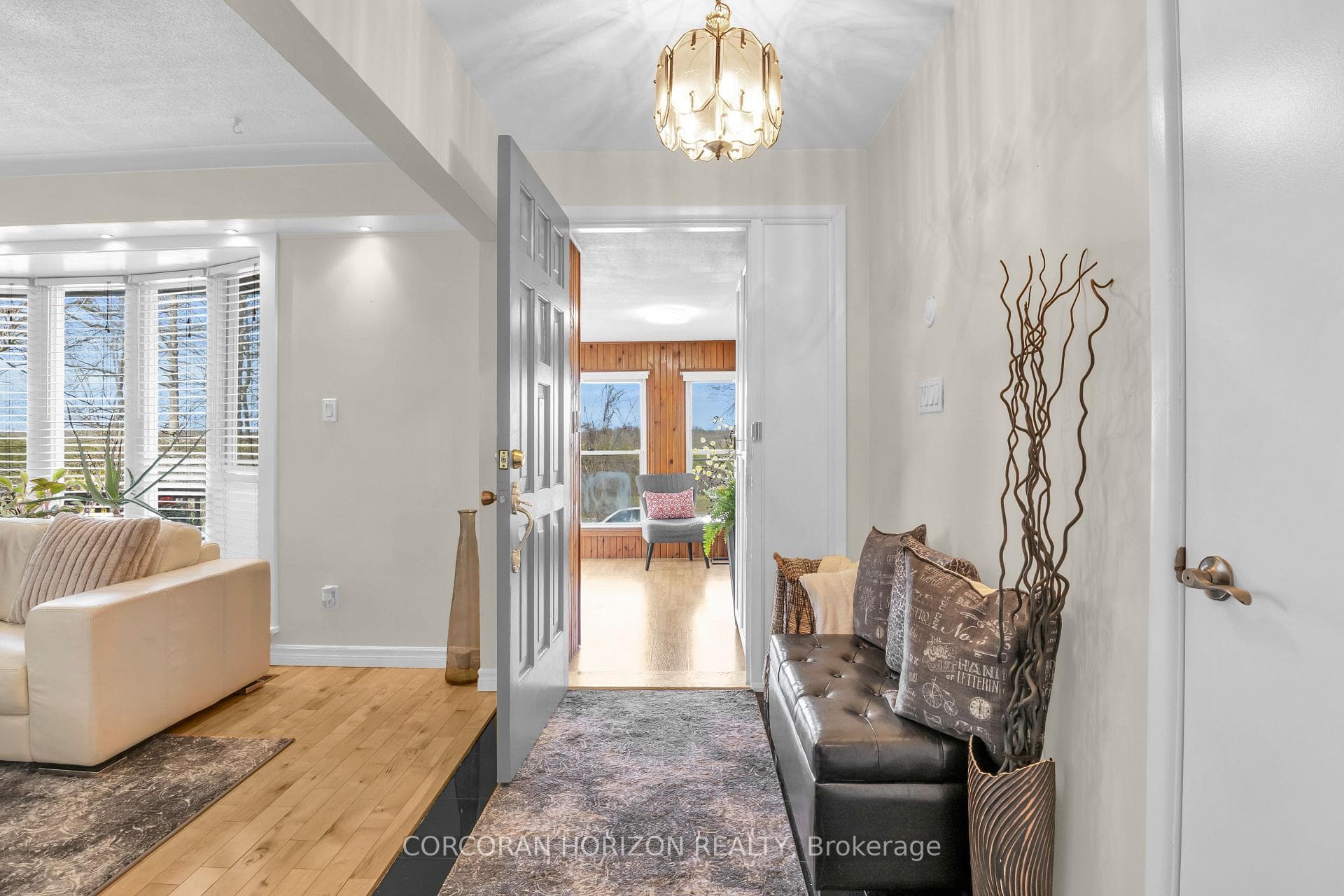 7226 Wellington Road photo 10