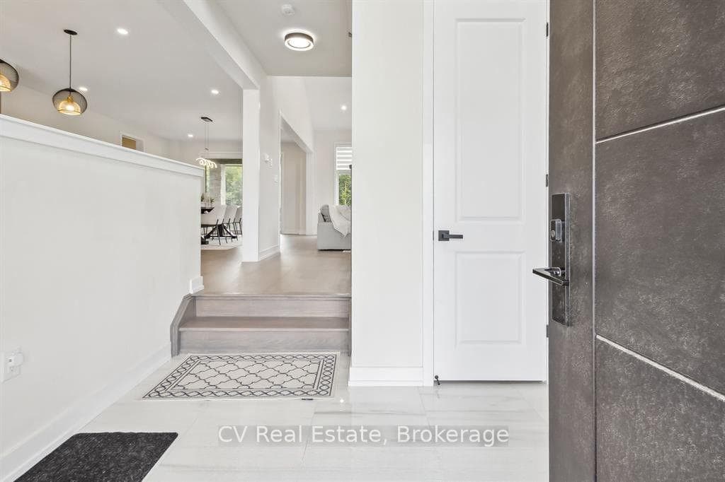125 Stoneleigh Drive photo 5