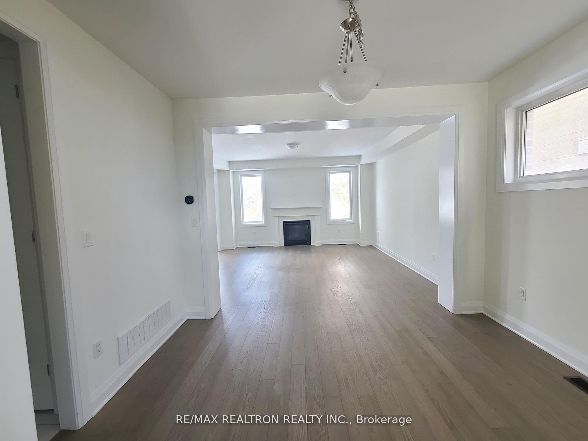 3246 Chimney Swift Crescent photo 5