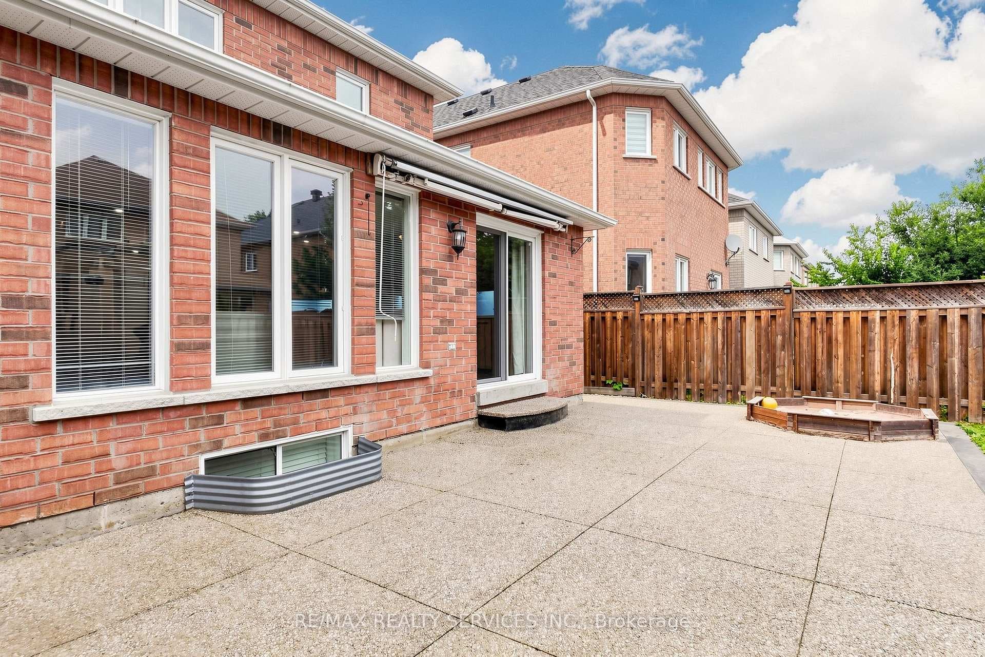 32 Hillpath Crescent photo 47