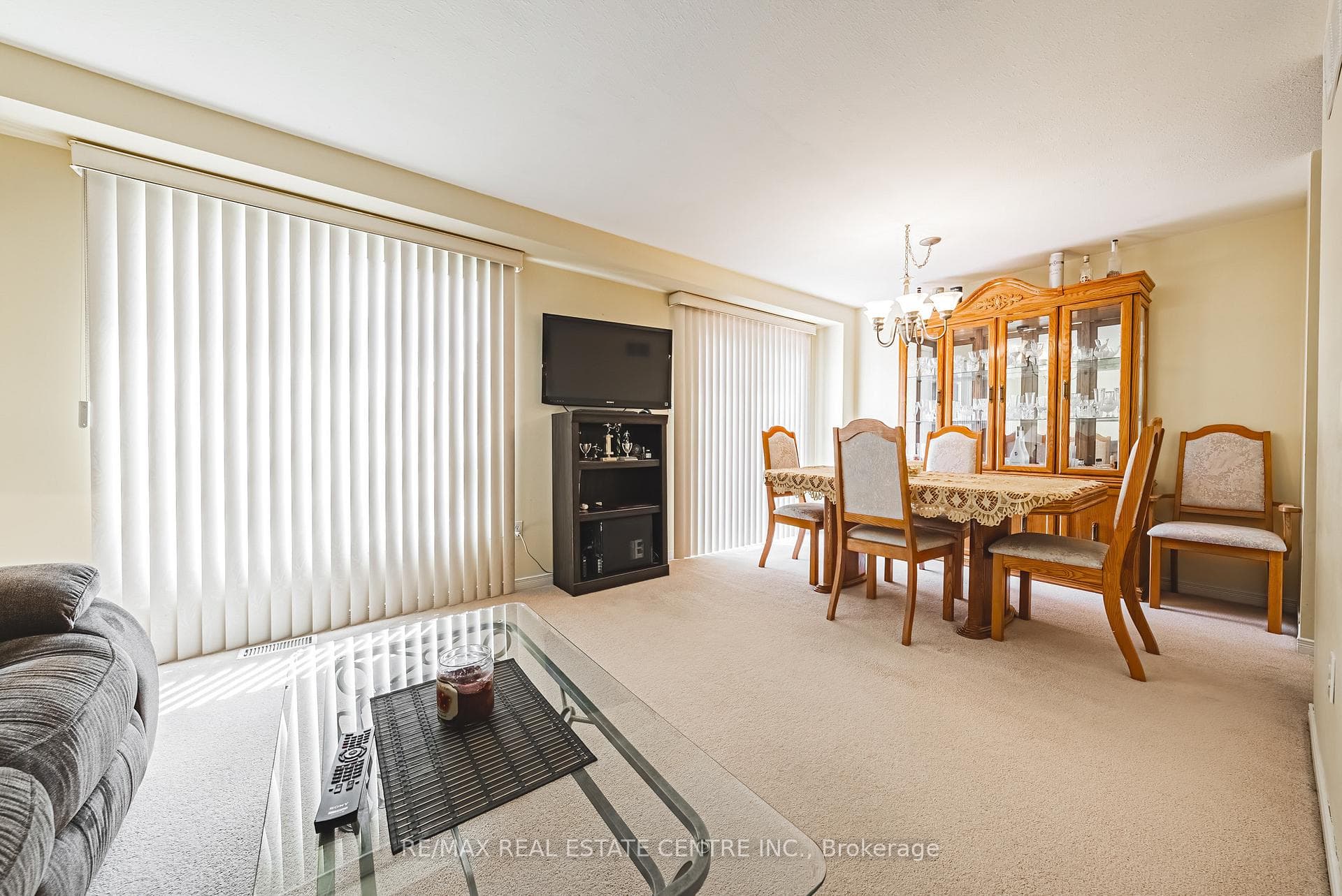 65 Foxglove Crescent photo 6